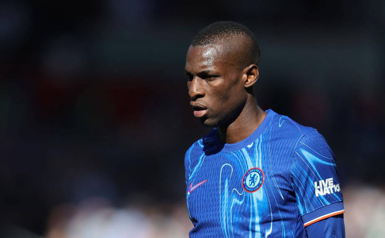 包含切尔西胜利,英超冠军争夺形势白热化的词条