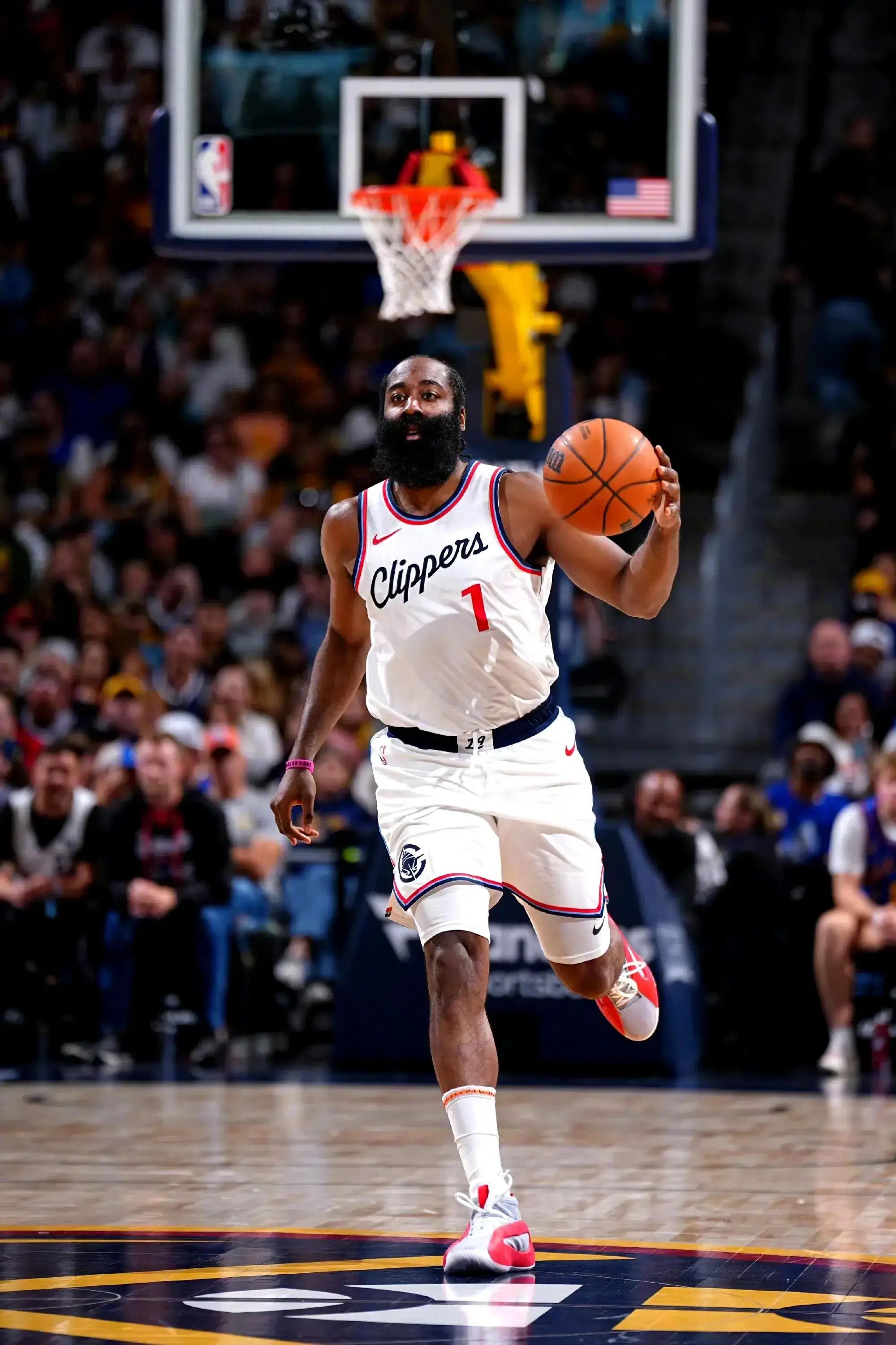 快船险胜太阳，利拉德三分绝杀逆转比分的简单介绍