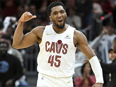 雄鹿力压太阳，豪取三连胜的简单介绍