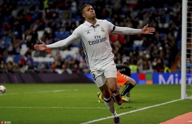 勒沃库森逆转曼联，厄德高完成帽子戏法的简单介绍