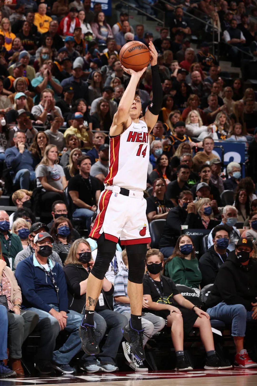 热火横扫山东队,莫兰特扛起全队 热火横扫山东队,莫兰特扛起全队