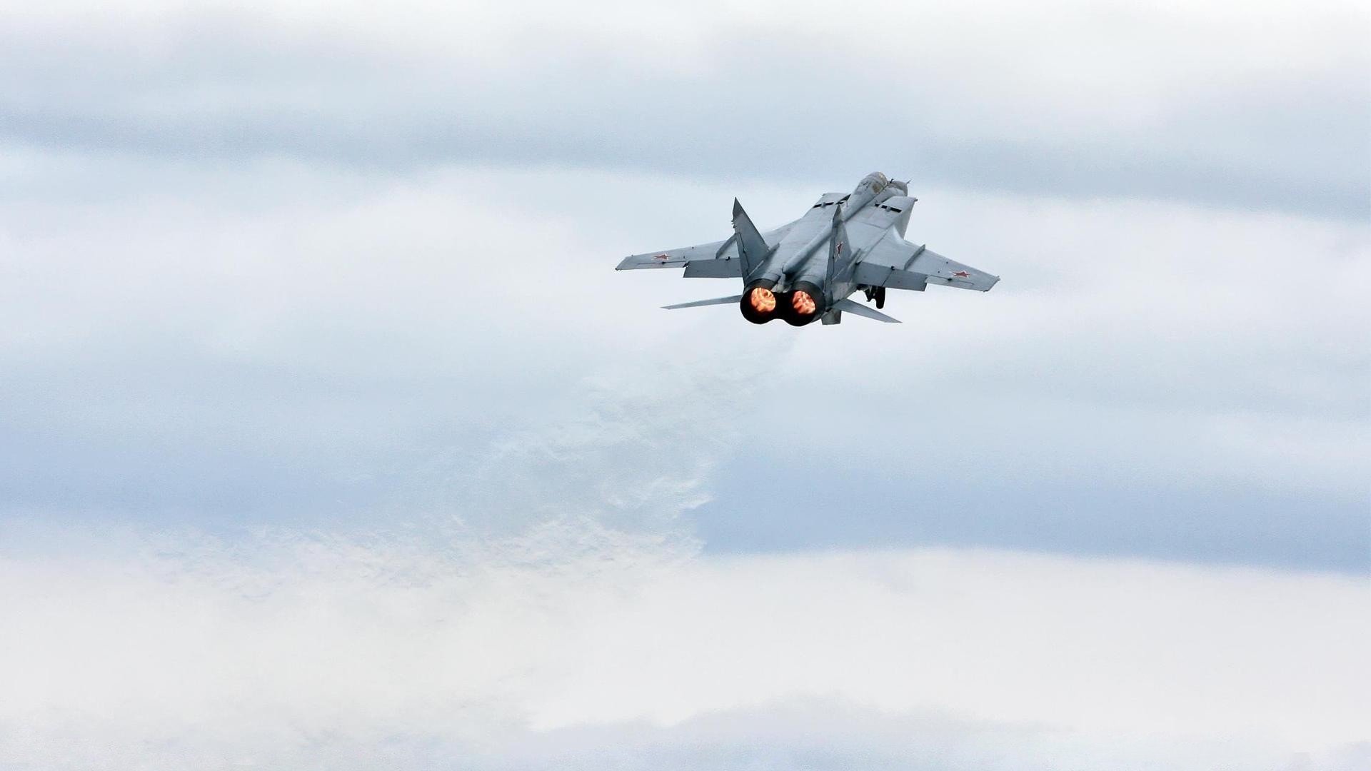 鹈鹕振翅扫平汽车城，莫兰特跨界驰骋欧冠夜