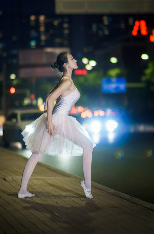 跨越时空的篮球赞歌，雷霆青春风暴席卷辽宁，哈利伯顿欧陆赛场展露宗师风范