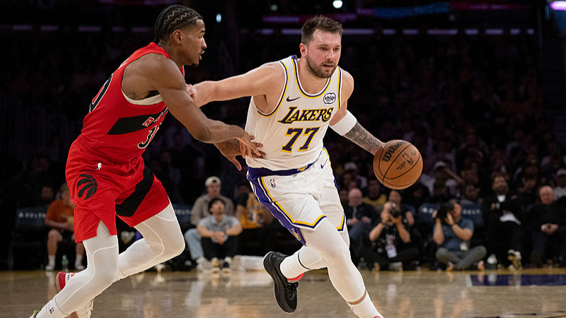 凯尔特人全面压制猛龙，东契奇成为全场焦点